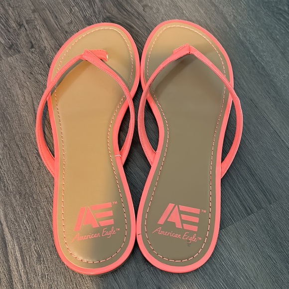 Women’s Size 10 American Eagle Flip Flops - Picture 2 of 3